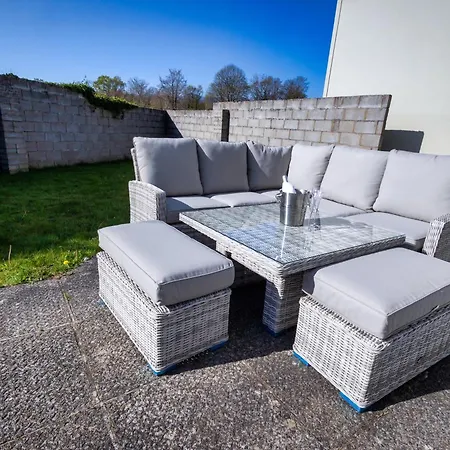 3 Bed House Sleeps 8 -garden - Free Parking - Wifi Hébergement de vacances *